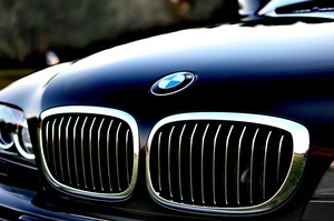 BMW зупиняє виробництво в росії та припиняє експорт в цю країну