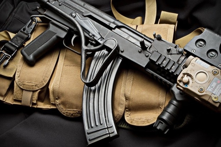 Отныне гражданские лица имеют право защищать Украину с оружием