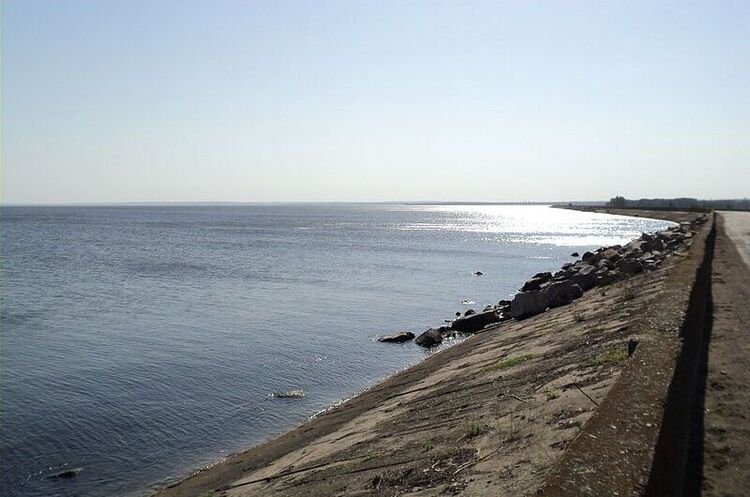 Російські окупанти замінували узбережжя Каховського водосховища біля ЗАЕС Російські окупанти замінували узбережжя Каховського водосховища біля ЗАЕС