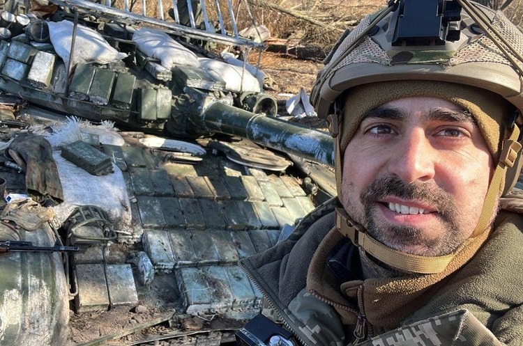 10 ворожих танків перефарбують в українські кольори 10 ворожих танків перефарбують в українські кольори