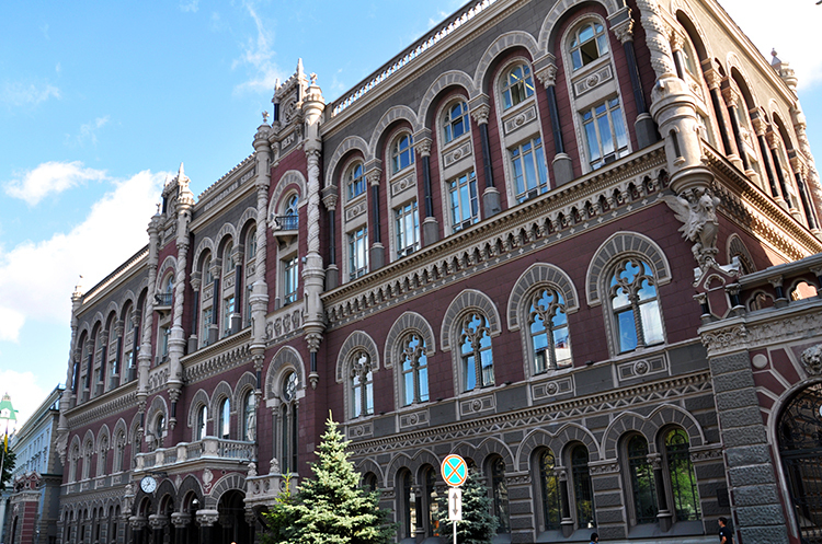 НБУ повернув вимогу про надання підтвердження при вивезенні закордон валюти на суму понад 10 000 евро НБУ повернув вимогу про надання підтвердження при вивезенні закордон валюти на суму понад 10 000 евро