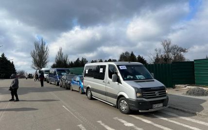 Сьогодні в Україні відкриються 9 гуманітарних коридорів Сьогодні в Україні відкриються 9 гуманітарних коридорів