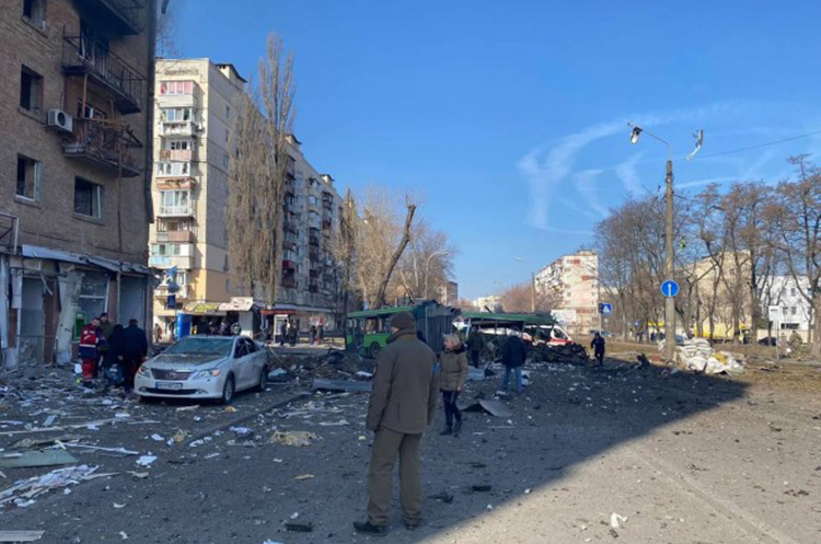 Росія вдарила по житловому району Києва