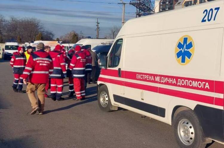 Ворог обстріляв колону мирних мешканців, яких евакуювали з Гостомеля Ворог обстріляв колону мирних мешканців, яких евакуювали з Гостомеля