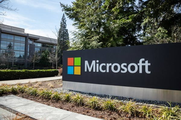Microsoft почала безкоштовно надавати ліцензії на свої продукти для українських навчальних закладів Microsoft почала безкоштовно надавати ліцензії на свої продукти для українських навчальних закладів