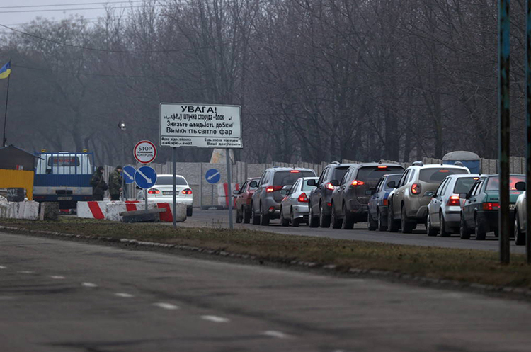 З Маріуполя евакуювалися 2 000 приватних машин З Маріуполя евакуювалися 2 000 приватних машин