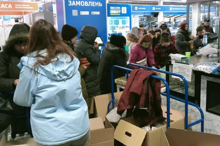 Евакуація з Маріуполя триває Евакуація з Маріуполя триває