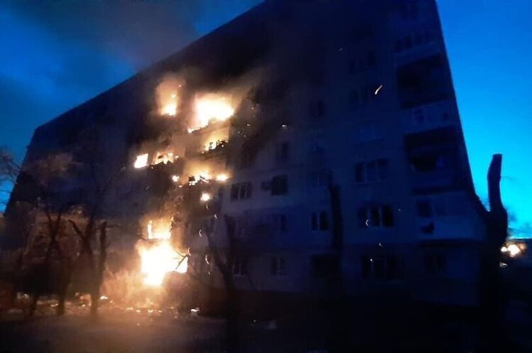 Окупанти обстріляли Сєвєредонецький притулок для матерів з дітьми Окупанти обстріляли Сєвєредонецький притулок для матерів з дітьми