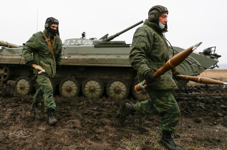 С начала полномасштабного вторжения оккупанты потеряли около 14 200 человек и 450 танков С начала полномасштабного вторжения оккупанты потеряли около 14 200 человек и 450 танков