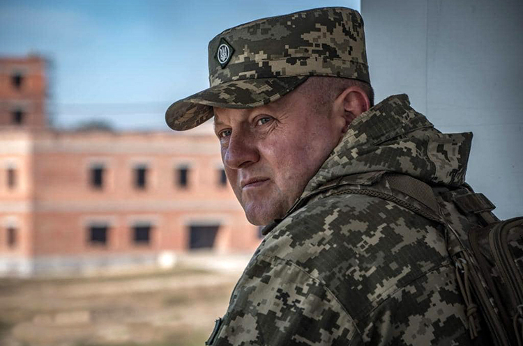Валерій Залужний. «Своїми безвідповідальними заявами, на зразок, противник щось нібито без проблем взяв або що нібито готується здача країни, ви ображаєте наших воїнів» – головнокомандувач ЗСУ звернувся до політиків