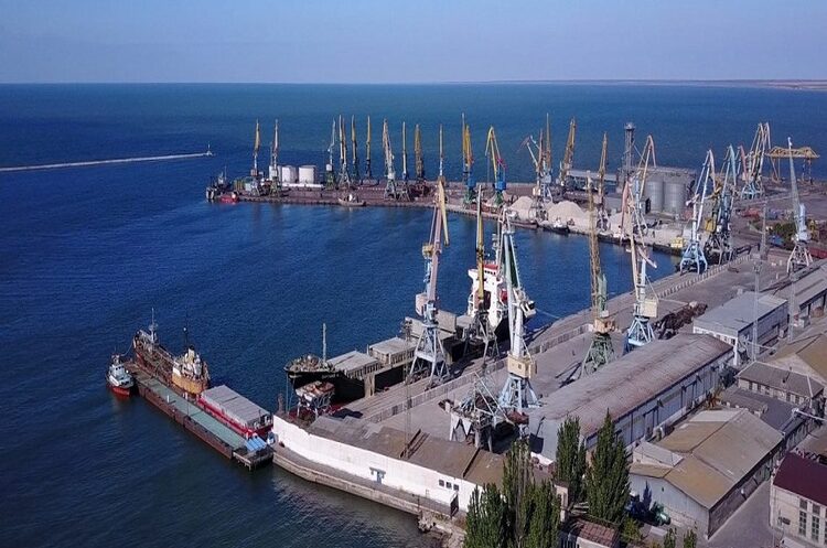 Порти України Окупанти викрали п'ять кораблів з кількома десятками тисяч тонн зерна – голова Запорізької ОДА