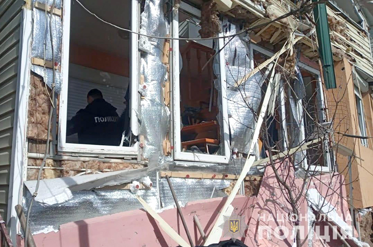 Вибиті вікна та розтрощені будинки: правоохоронці документують наслідки обстрілів прибережної зони Одещини Вибиті вікна та розтрощені будинки: правоохоронці документують наслідки обстрілів прибережної зони Одещини