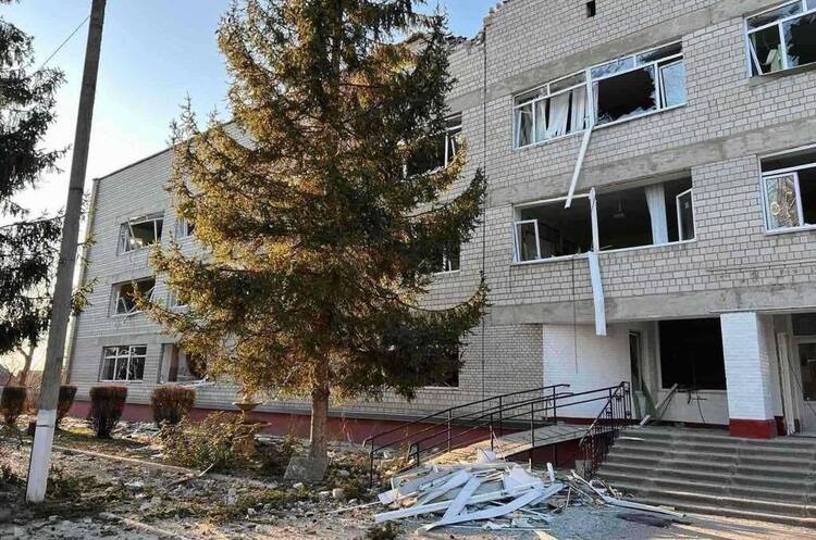 Российские оккупанты разрушили минимум 45 учебных заведений в Киевской области