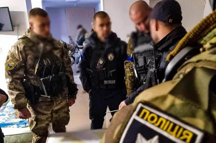 Поліція відновлює роботу в Ірпені: розпочинаються зачистки території від диверсантів Поліція відновлює роботу в Ірпені: розпочинаються зачистки території від диверсантів