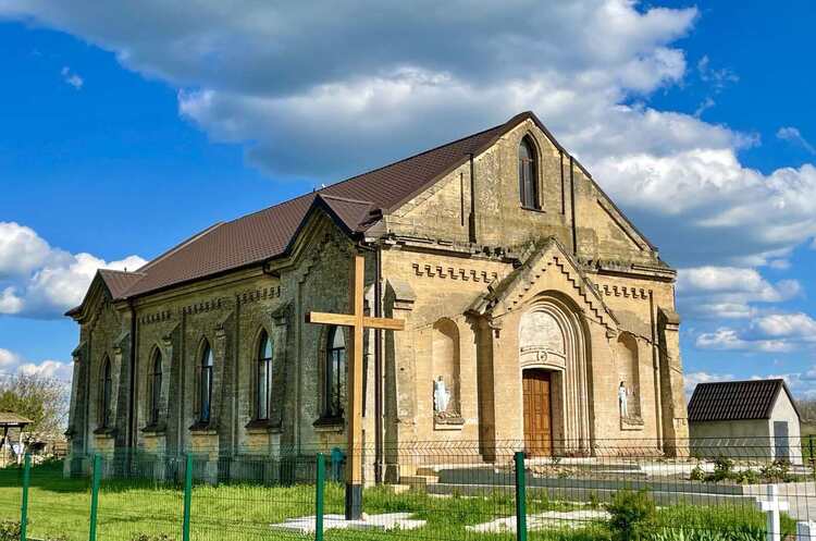 Католицький костел в с. Правдино. Довоєнне фото Села на межі Херсонської та Миколаївської областей майже повністю знищені