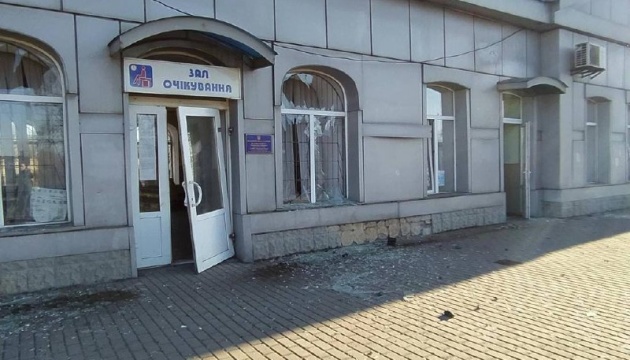 Окупанти продовжують обстріл залізничної інфраструктури Окупанти продовжують обстріл залізничної інфраструктури