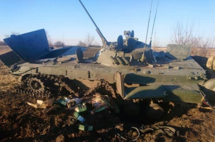Противник продолжает терять живую силу и технику по всем направлениям Противник продолжает терять живую силу и технику по всем направлениям