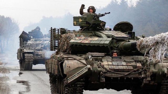 Фото: BBC Білорусь продовжує утримувати угруповання на кордоні з Україною, а на більшості напрямків окупанти займають оборонні позиції