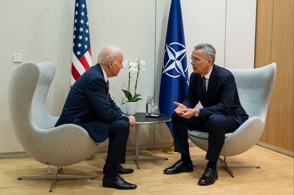 Президент США Джо Байден і генеральний секретар НАТО Єнс Столтенберг НАТО продовжить допомагати Україні в боротьбі з російською агресією – Байден