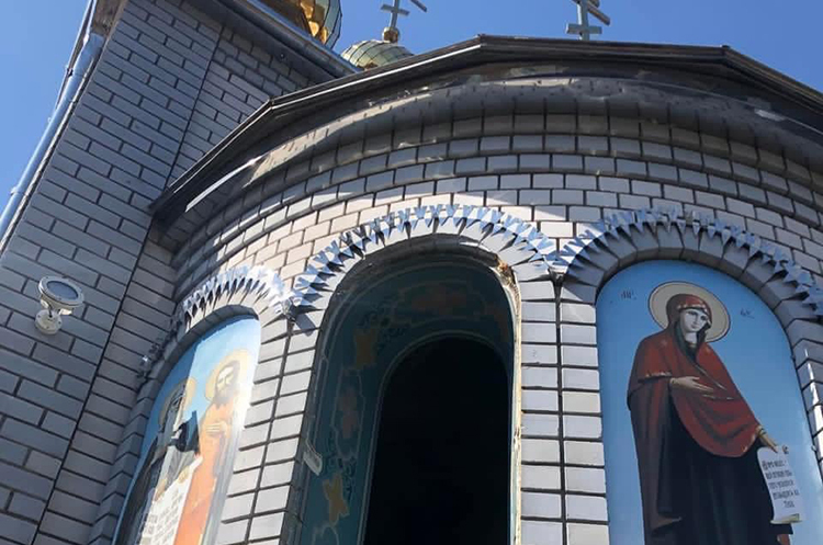 Пошкоджена церква. Окупанти за добу обстріляли дві церкви на Луганщині
