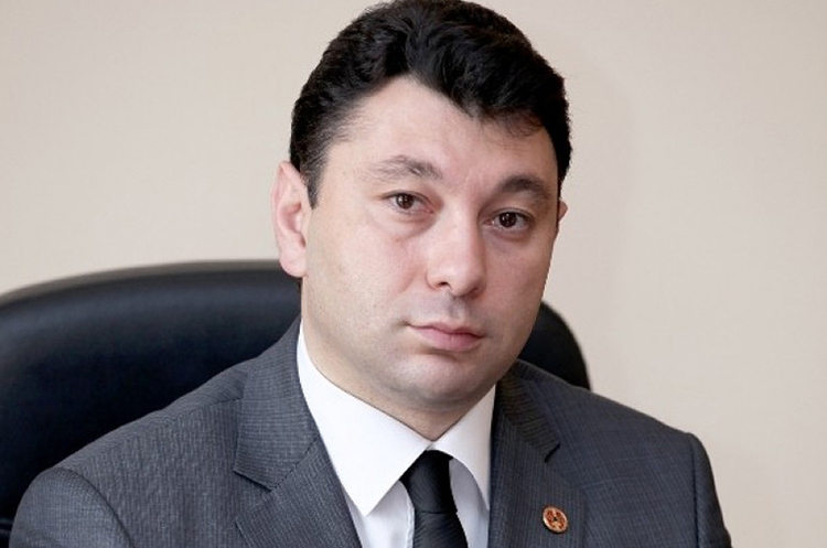 Прес-секретар Республіканської партії Вірменії Едуард Шармазанов. МЗС Вірменії: Азербайджан продовжує вторгнення в зоні відповідальності миротворчого контингенту рф