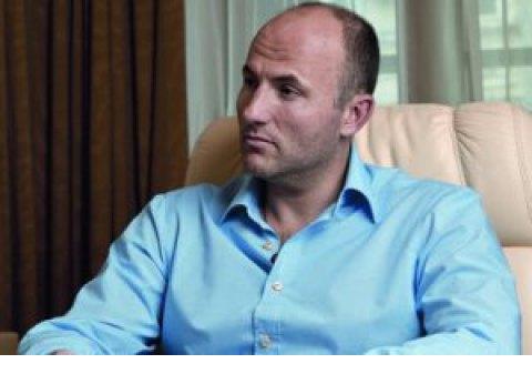 фото DR Український олігарх Павло Фукс наймав людей для того, щоб вони малювали свастику в містах