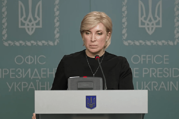 Міністерка з питань реінтеграції ТОТ Ірина Верещук. 28 березня гуманітарні коридори не відкриватимуть