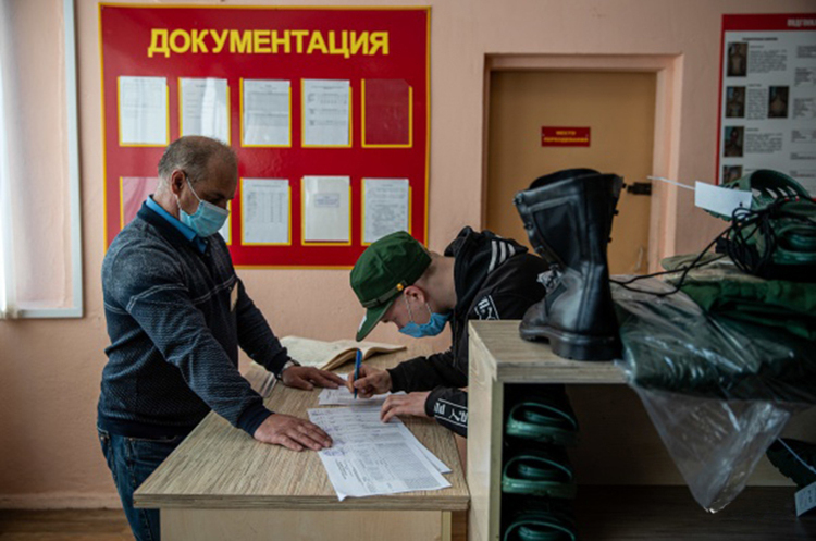 Росіяни не підтримують спроби військового командування рф мобілізувати «добровольців» Росіяни не підтримують спроби військового командування рф мобілізувати «добровольців»