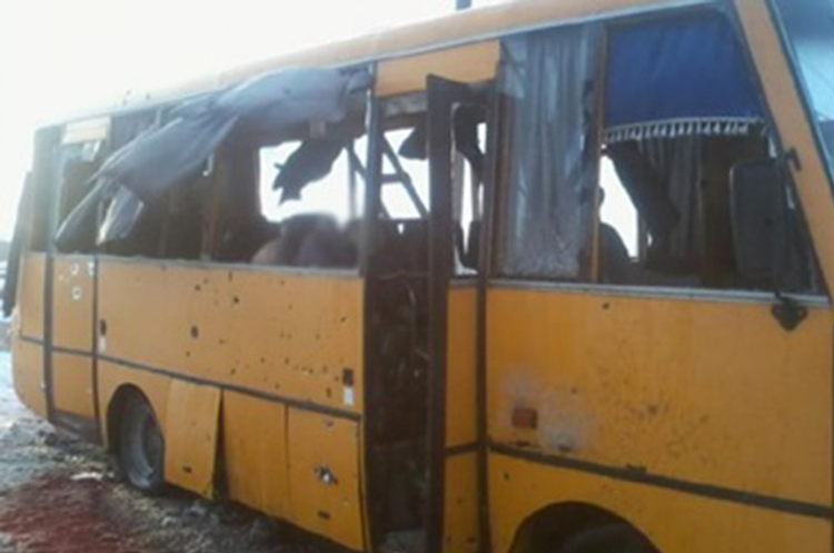 Евакуація на Луганщині: автобус із Лисичанська потрапив під обстріл Евакуація на Луганщині: автобус із Лисичанська потрапив під обстріл