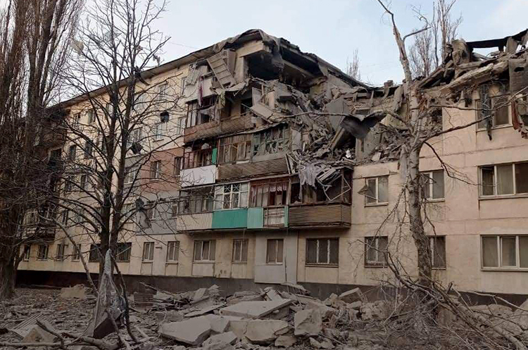 Российская артиллерия продолжает гатить по Лисичанску, ранены двое детей Российская артиллерия продолжает гатить по Лисичанску, ранены двое детей