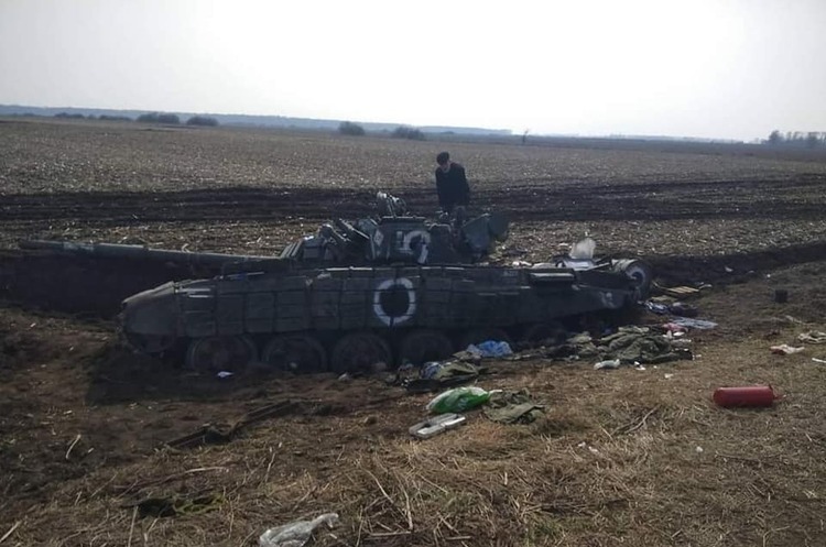 Ворог посилює війська для бойових дій у південних та східних регіонах України Ворог посилює війська для бойових дій у південних та східних регіонах України