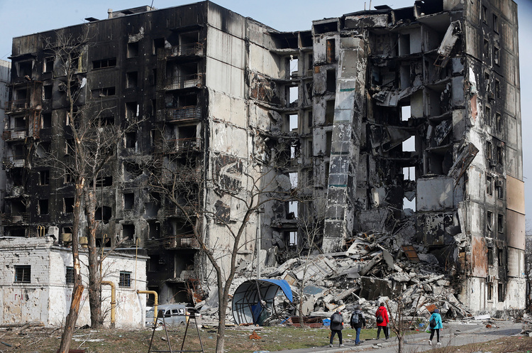 фото Reuters «У Маріуполі люди не виходять з бомбосховищ і їдять тричі… на тиждень» – заступник мера