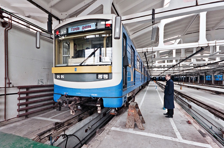 Київський метрополітен відновляє рух Південним мостом Київський метрополітен відновляє рух Південним мостом