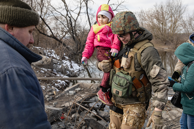 Гумкоридори 4 квітня працюватимуть для евакуації населення з Маріуполя та Луганщини Гумкоридори 4 квітня працюватимуть для евакуації населення з Маріуполя та Луганщини