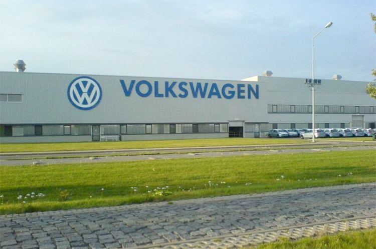 Заводи Volkswagen у росії не працюватимуть принаймні до липня