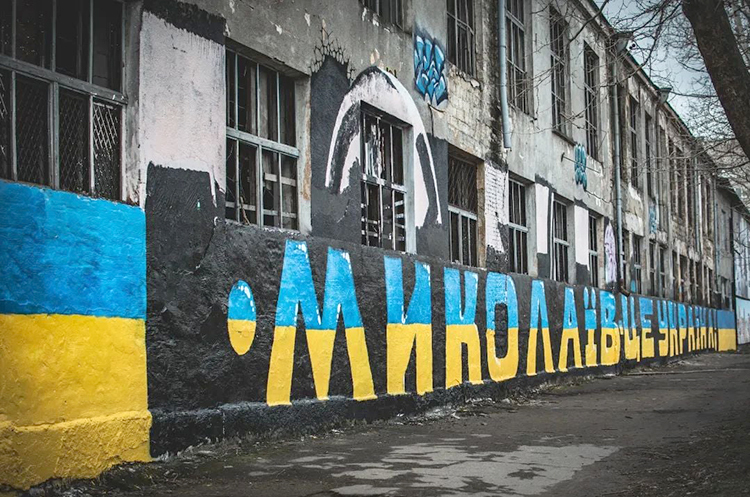 Через обстріли у Миколаєві загинули 10 мирних жителів, а 46 людей отримали поранення Через обстріли у Миколаєві загинули 10 мирних жителів, а 46 людей отримали поранення