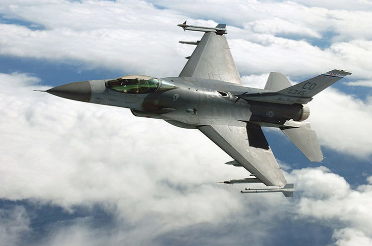 Винищувач F-16. США погодили продаж Болгарії винищувачів F-16