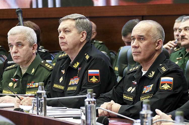 Начальник Головного управління генштабу рф Ігор Костюков (в центрі). Канада розширила список санкцій проти рф