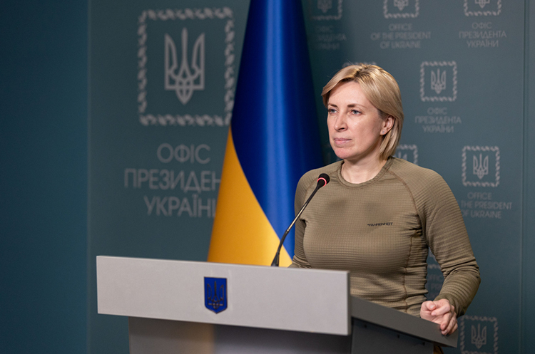Віцепрем'єр, міністр реінтеграції окупованих територій Ірина Верещук. 8 квітня працюватимуть 10 гуманітарних коридорів у трьох областях