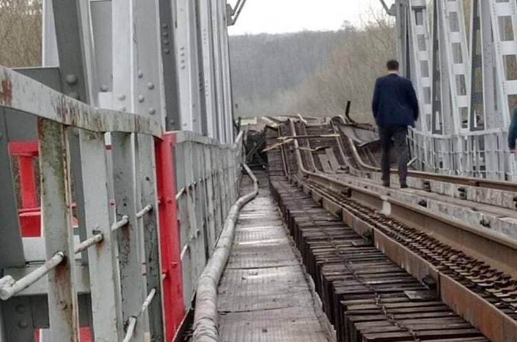 Залізничний міст на кордоні Харківської та Бєлгородської областей пошкоджений