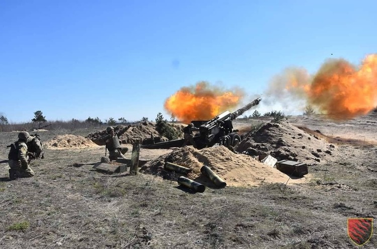 Білий дім працює над постачаннями Україні важкої артилерії Білий дім працює над постачаннями Україні важкої артилерії