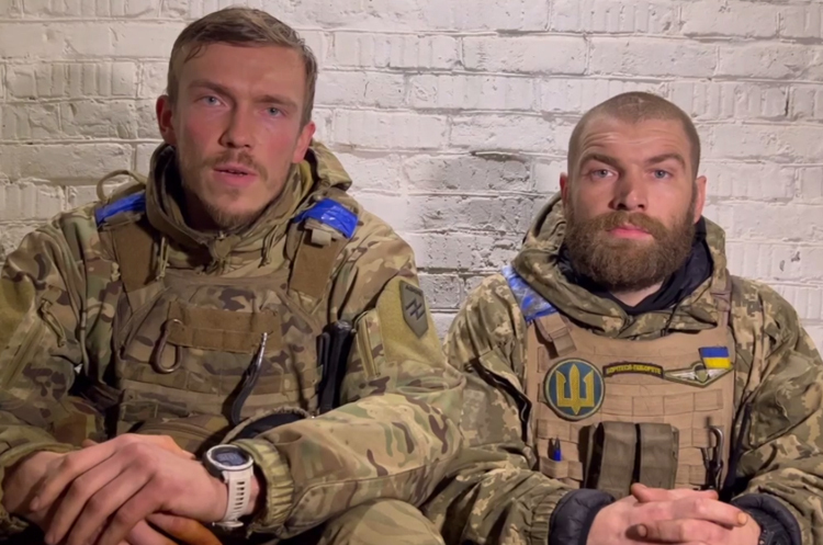 Командир полку "Азов" підполковник Денис Прокопенко та командир 36 обрмп майор Сергій Волина Офіс президента підтвердив, що морпіхи в Маріуполі прорвалися до «Азова»