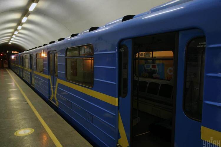 Поїзди столичного метро відновлять рух обома коліями на синій та зеленій гілках з 15 квітня Поїзди столичного метро відновлять рух обома коліями на синій та зеленій гілках з 15 квітня