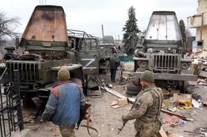Експерти повідомили про одну з головних причин військових невдач росіян в Україні: вантажівки