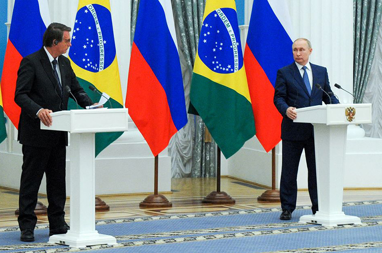 Президент Бразилії Жаір Болсонару та володимир путін. Росія просить Бразилію допомогти зберегти контроль над МВФ та Світовим банком – Reuters