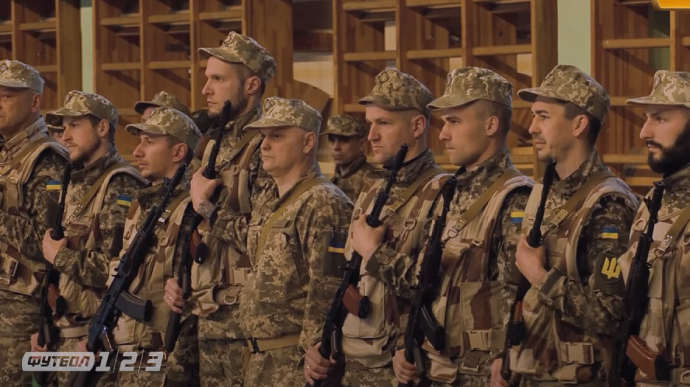 Фото: Футбол 1/2/3 Майже увесь склад футбольного клубу «Прикарпаття» доєднався до лав ЗСУ