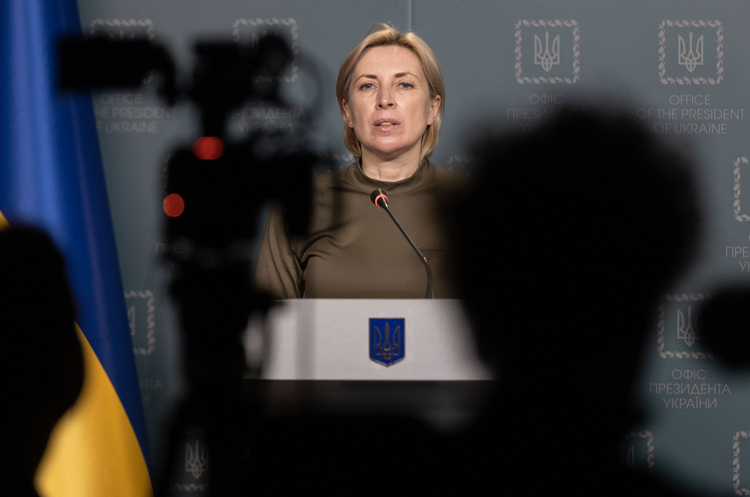 Віцепрем'єр, міністр реінтеграції окупованих територій Ірина Верещук. Верещук закликала росіян негайно забезпечити гуманітарний коридор з «Азовсталі»