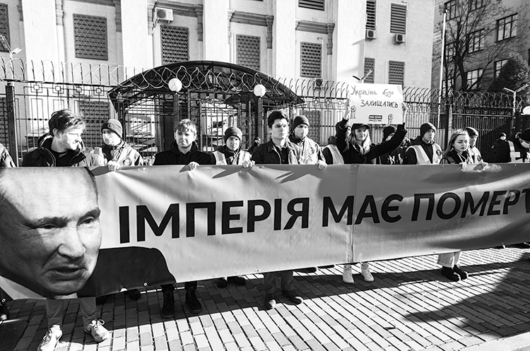 Адвокат, який захищає диктаторів, розповів, як можуть заарештувати путіна Адвокат, який захищає диктаторів, розповів, як можуть заарештувати путіна