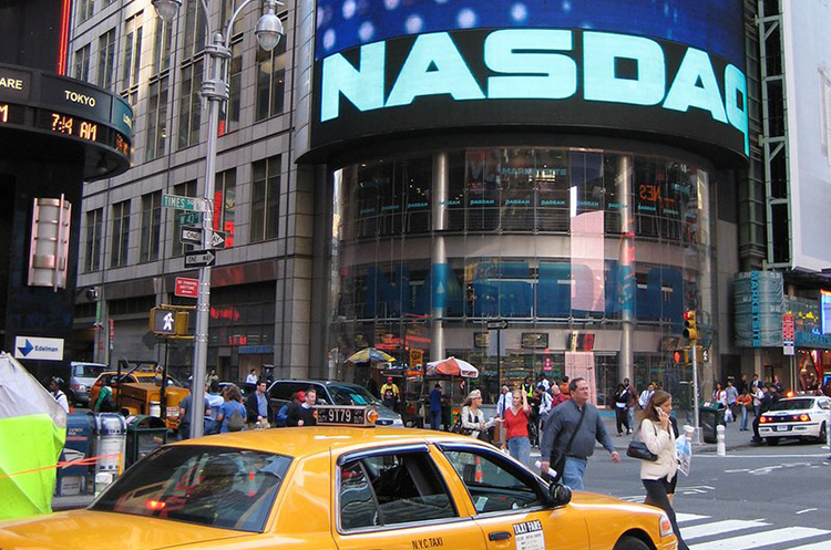 Інтерактивний майданчик NASDAQ MarketSite на Таймс-сквер. Одна з найбільших бірж Nasdaq припиняє роботу з інвесторами з росії