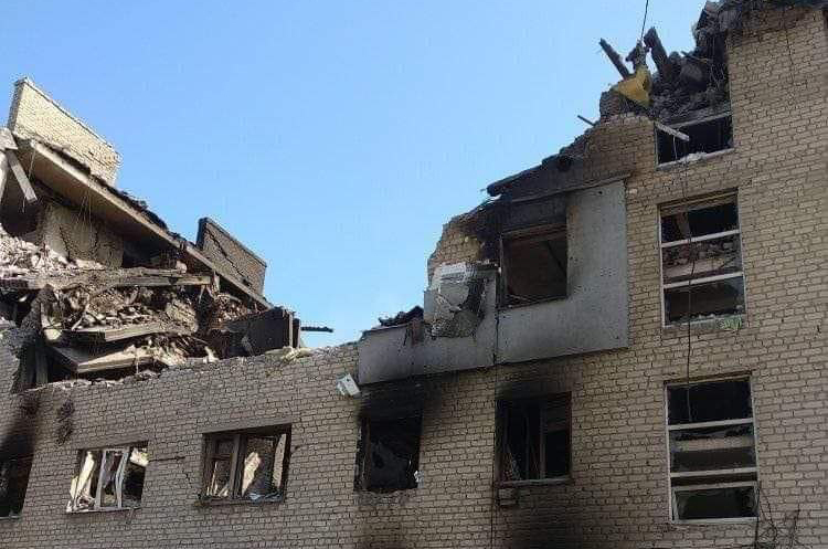 У Попасній від російського снаряду обвалився будинок У Попасній від російського снаряду обвалився будинок